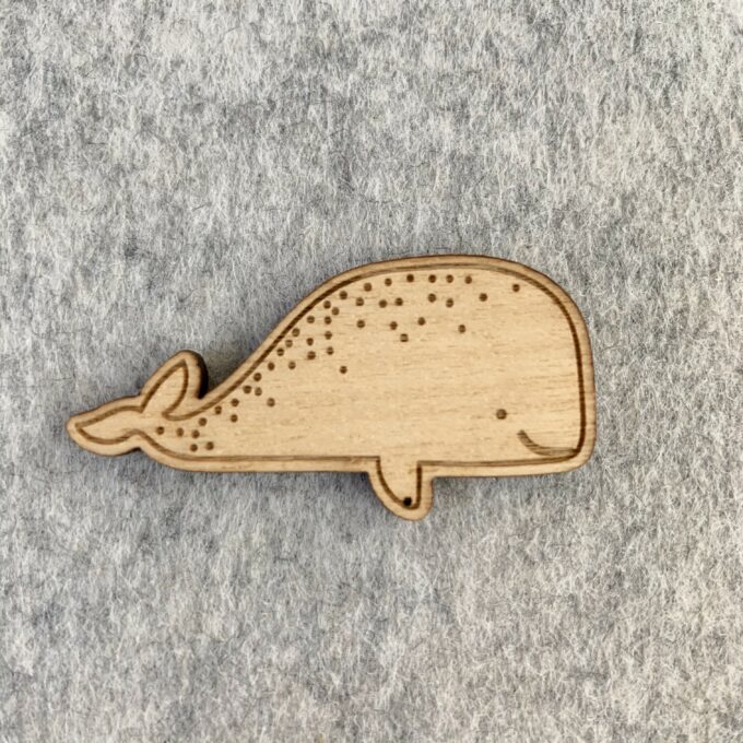 Broche en bois - Baleine